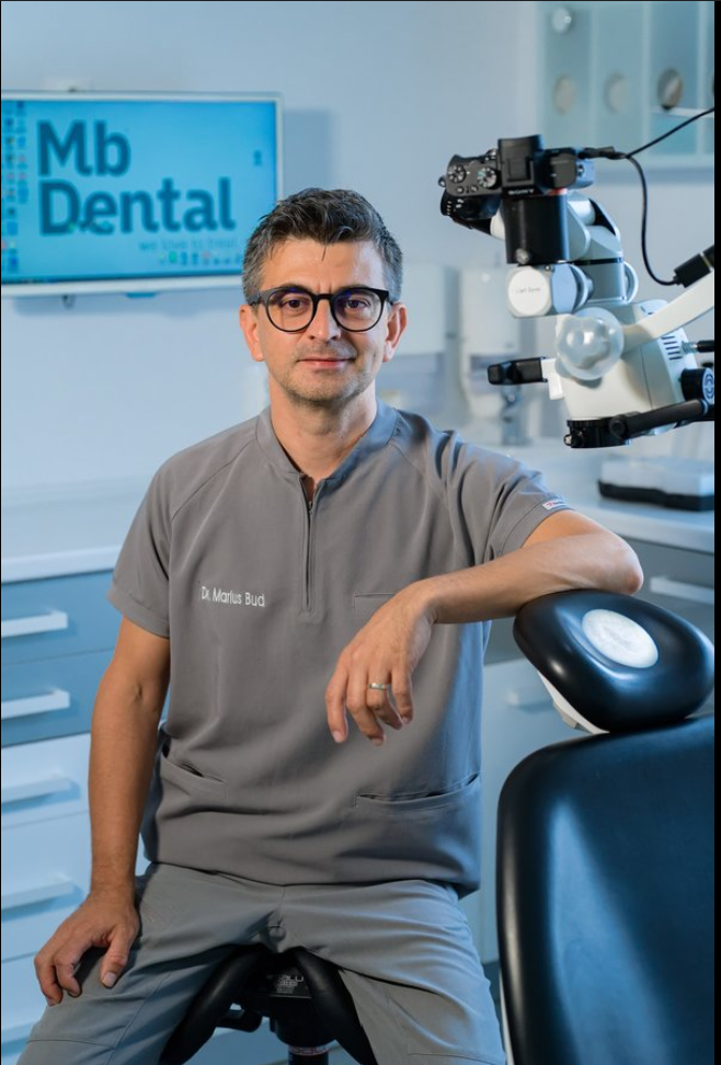 Dr. Marius Bud, fondatorul clinicii Dental, are peste 20 de ani experienta in stomatologie si peste 10 ani in tratamentele estetice la microscop in cadrul clinicii Mb Dental din Cluj Napoca
